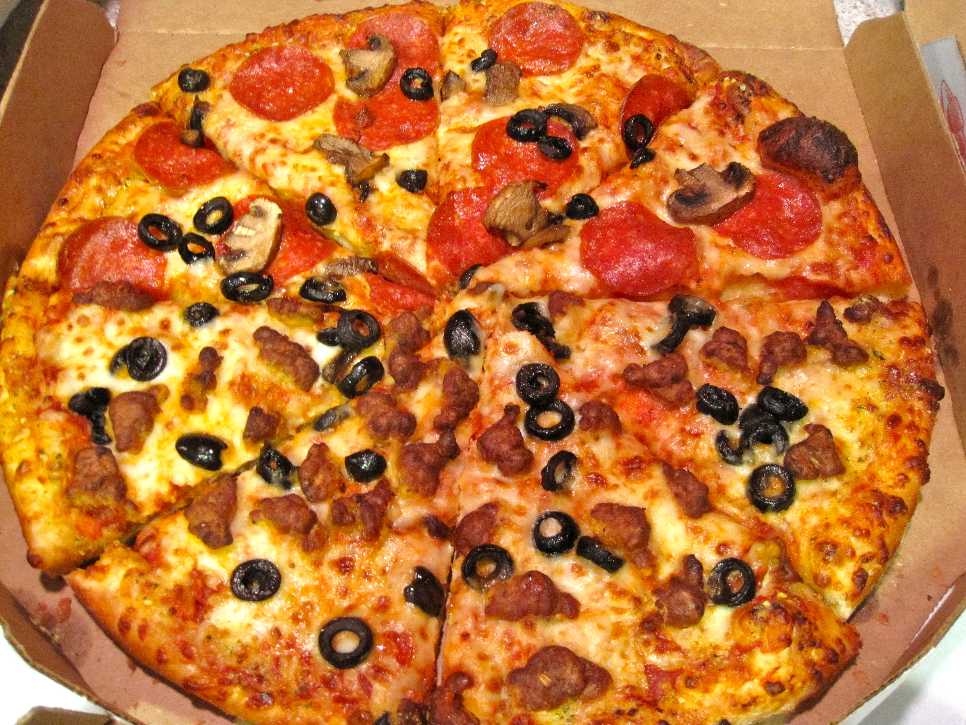 Домино пицца телефон. Domino pizza Молодогвардейск. Domino's pizza фото. Пицца 800х400. Pizza boy.